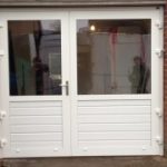 openslaande-garagedeuren-a-symmetrisch-glas-320x180
